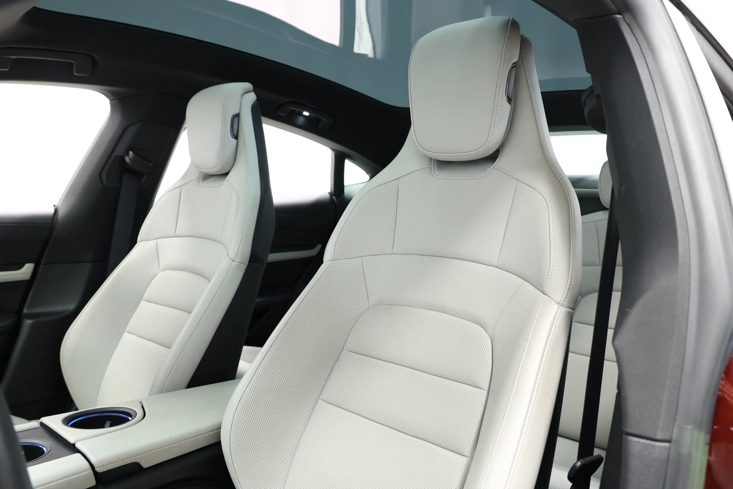 Used 2022 Porsche Taycan image 9