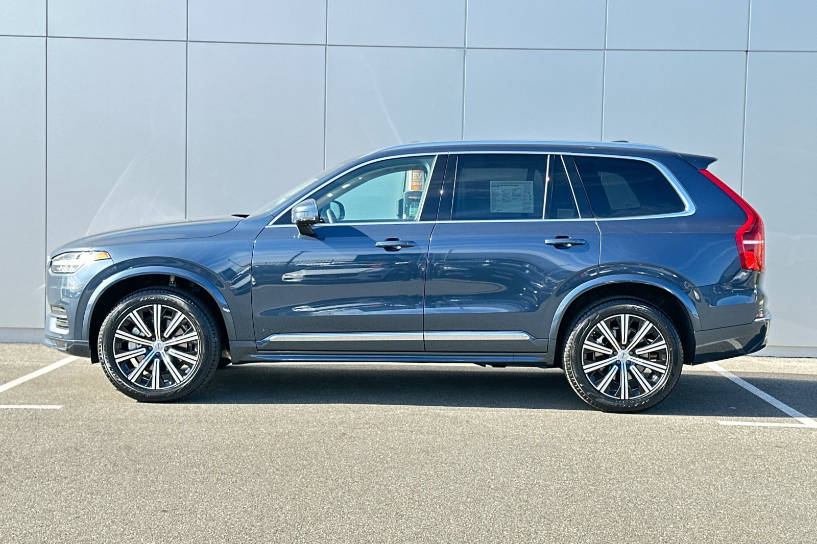 Certified 2025 Volvo XC90 B5 Core w/ Protection Package Premier image 2