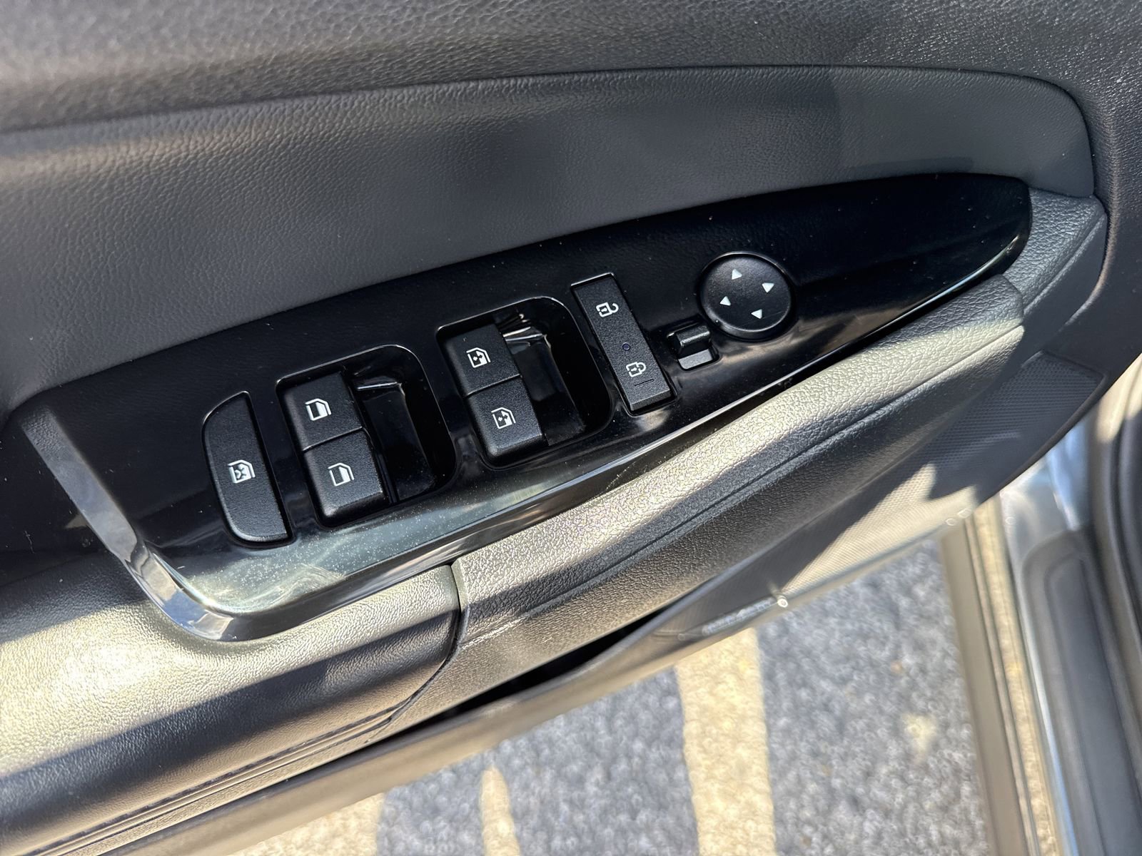 Used 2023 Kia Sportage SX image 16