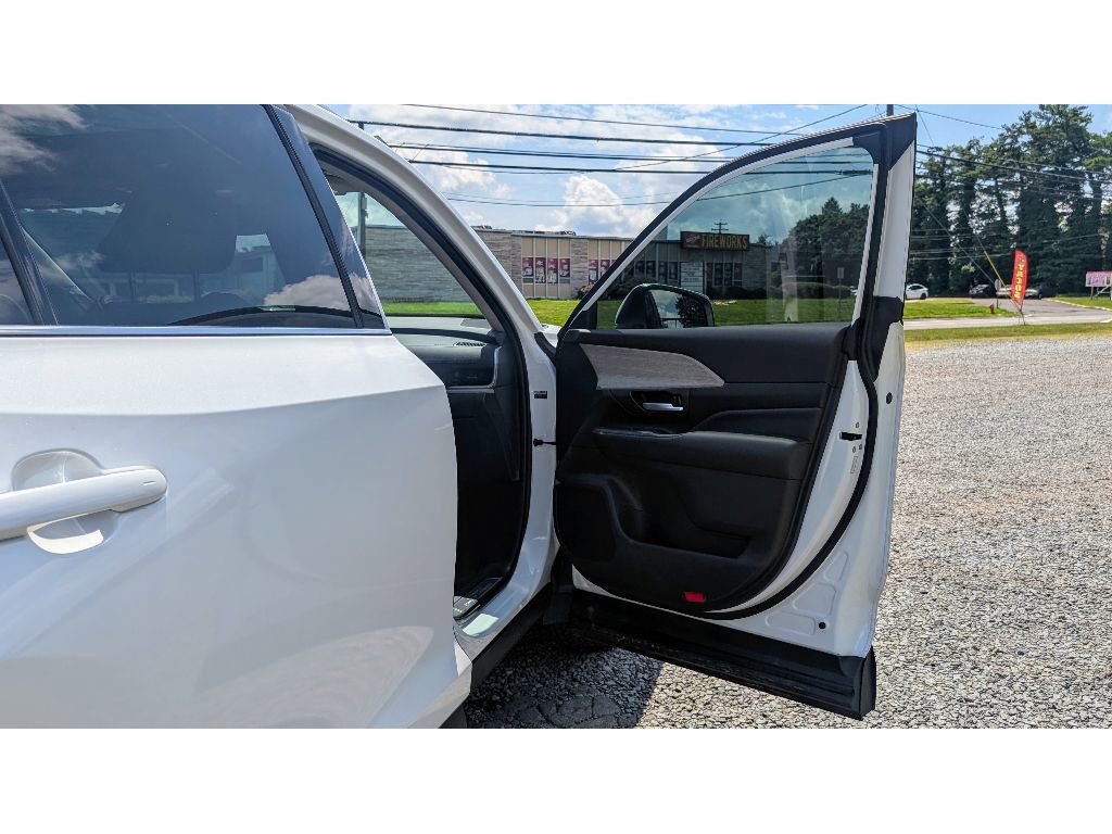 Used 2024 Toyota Grand Highlander Limited image 11