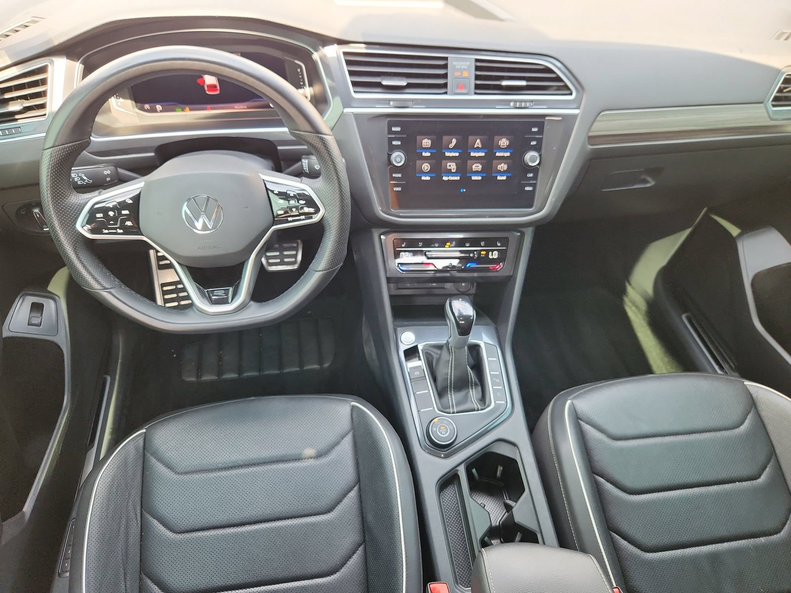 Used 2023 Volkswagen Tiguan SEL R-Line AWD/4WD image 12