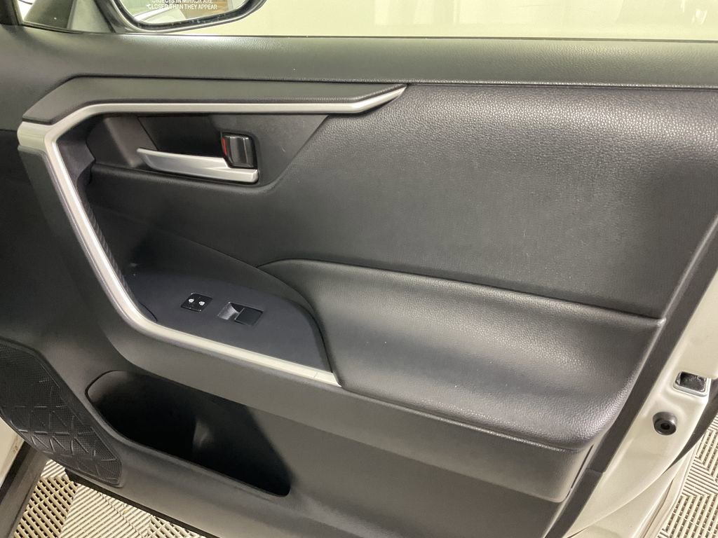 Used 2019 Toyota RAV4 XLE Premium w/ Cold Weather Package AWD/4WD image 25