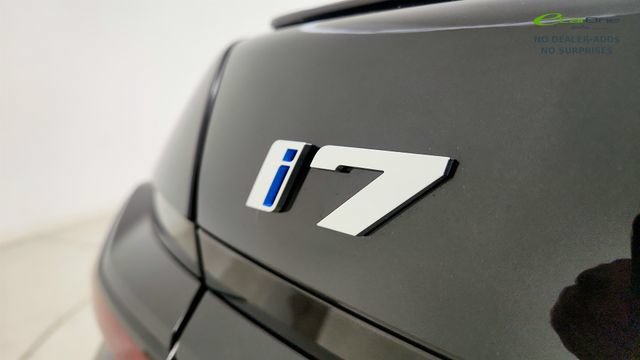 Used 2025 BMW i7 xDrive60 w/ Executive Package RWD image 34