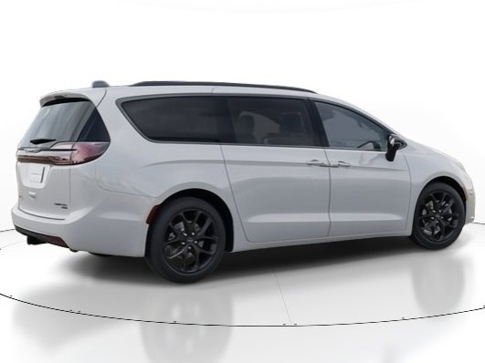 New 2026 Chrysler Pacifica Limited w/ Uconnect Theater Family Group image 4