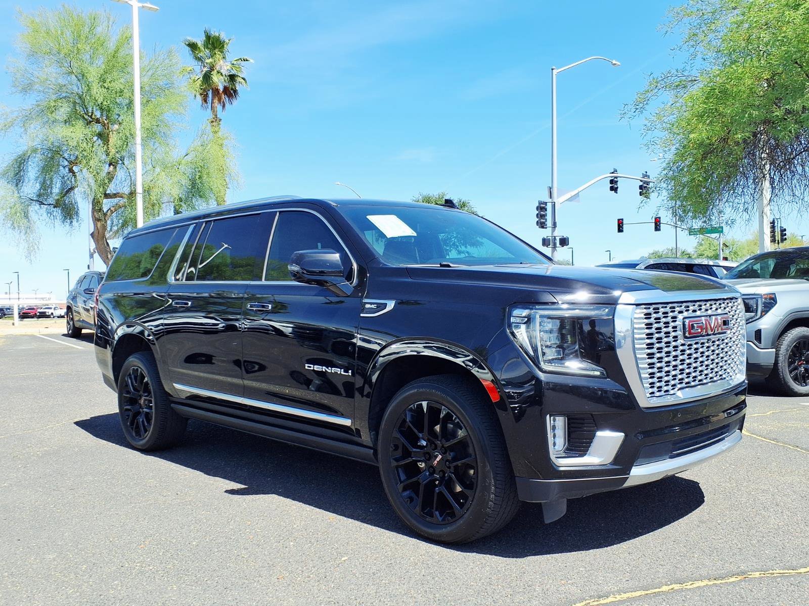 Used 2023 GMC Yukon XL Denali image 3