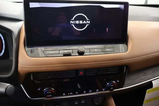 New 2026 Nissan Rogue Platinum image 18