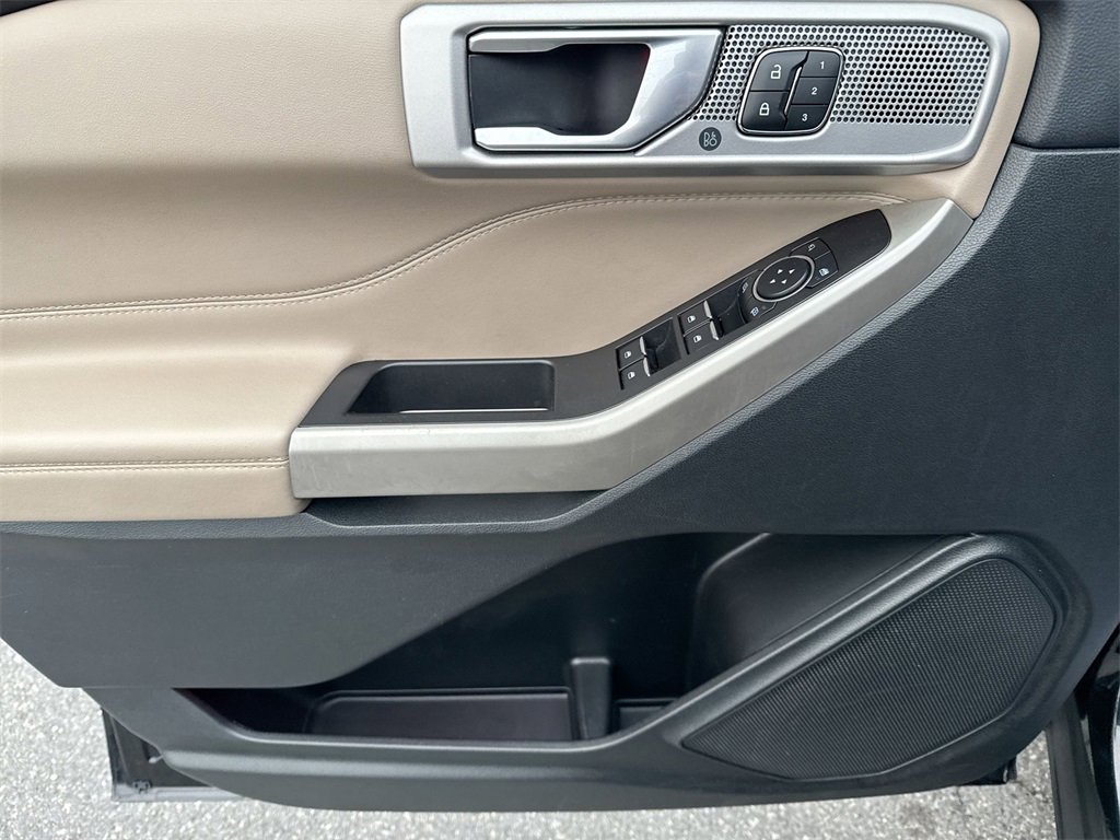 Used 2023 Ford Explorer Limited w/ Equipment Group 301A image 15