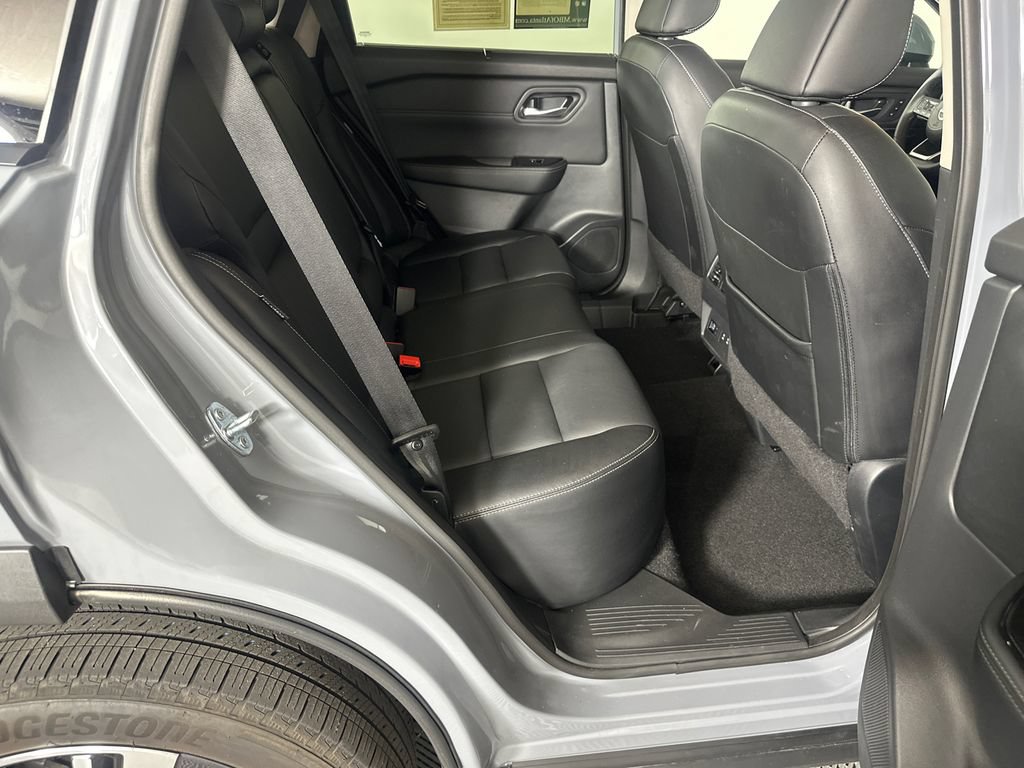 Used 2024 Nissan Rogue SL w/ SL Premium Package FWD image 15
