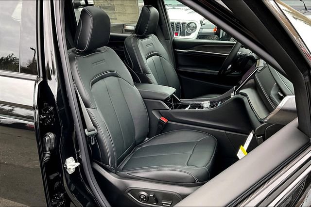 New 2025 Jeep Grand Cherokee Overland AWD/4WD image 27