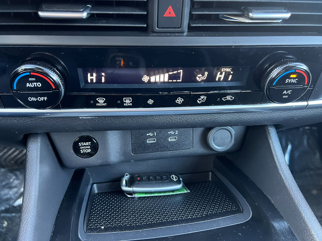 Used 2024 Nissan Rogue SV image 21