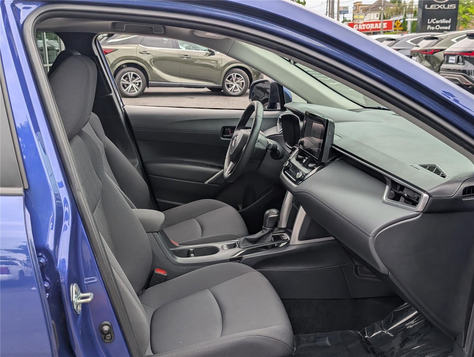 Used 2023 Toyota Corolla Cross LE w/ Moonroof Package AWD/4WD image 11