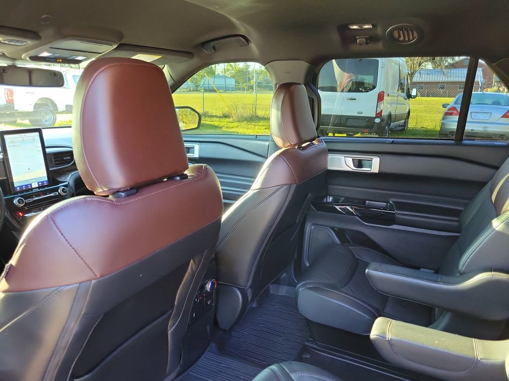 Used 2022 Ford Explorer Platinum w/ Equipment Group 601A image 31