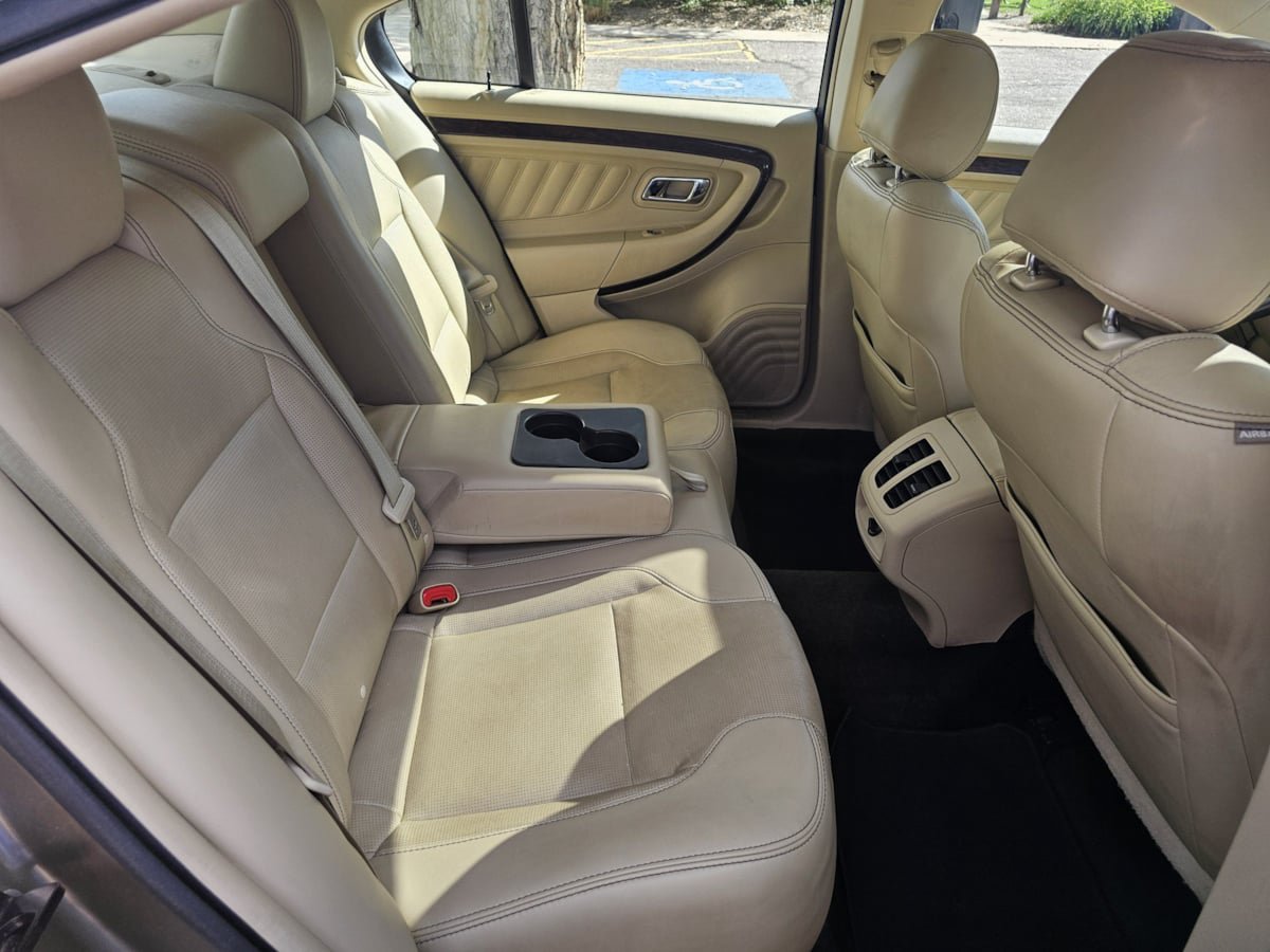 Used 2013 Ford Taurus Limited FWD image 35