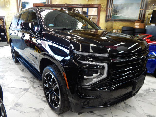 Used 2025 Chevrolet Suburban RST w/ Comfort Package image 1