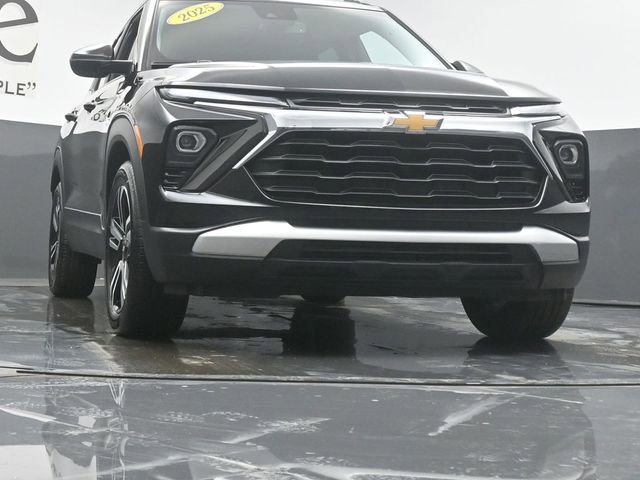 Used 2025 Chevrolet TrailBlazer LT w/ Convenience Package image 3