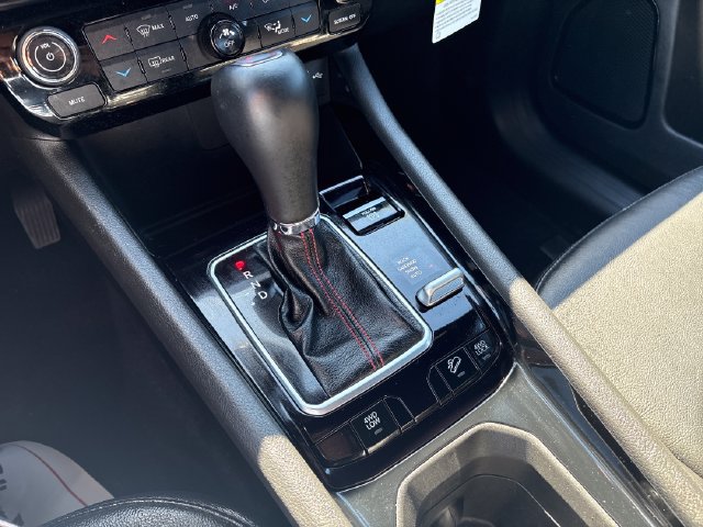 Used 2025 Jeep Compass Trailhawk AWD/4WD image 17