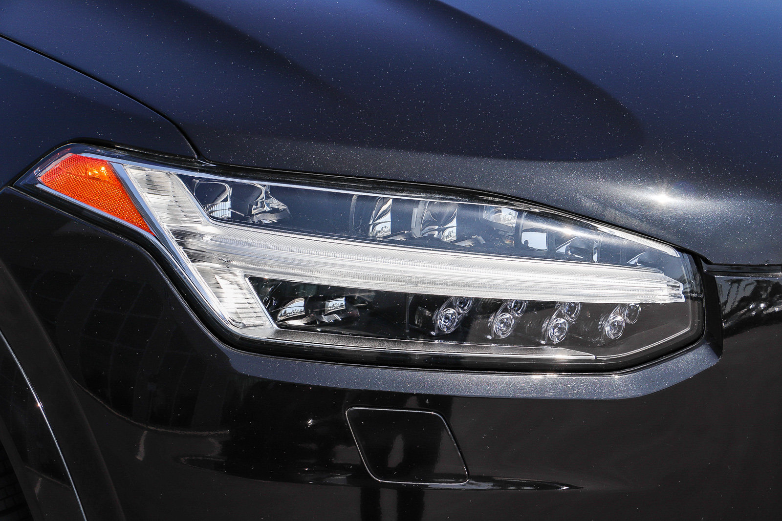 Used 2025 Volvo XC90 B6 Plus AWD/4WD image 4