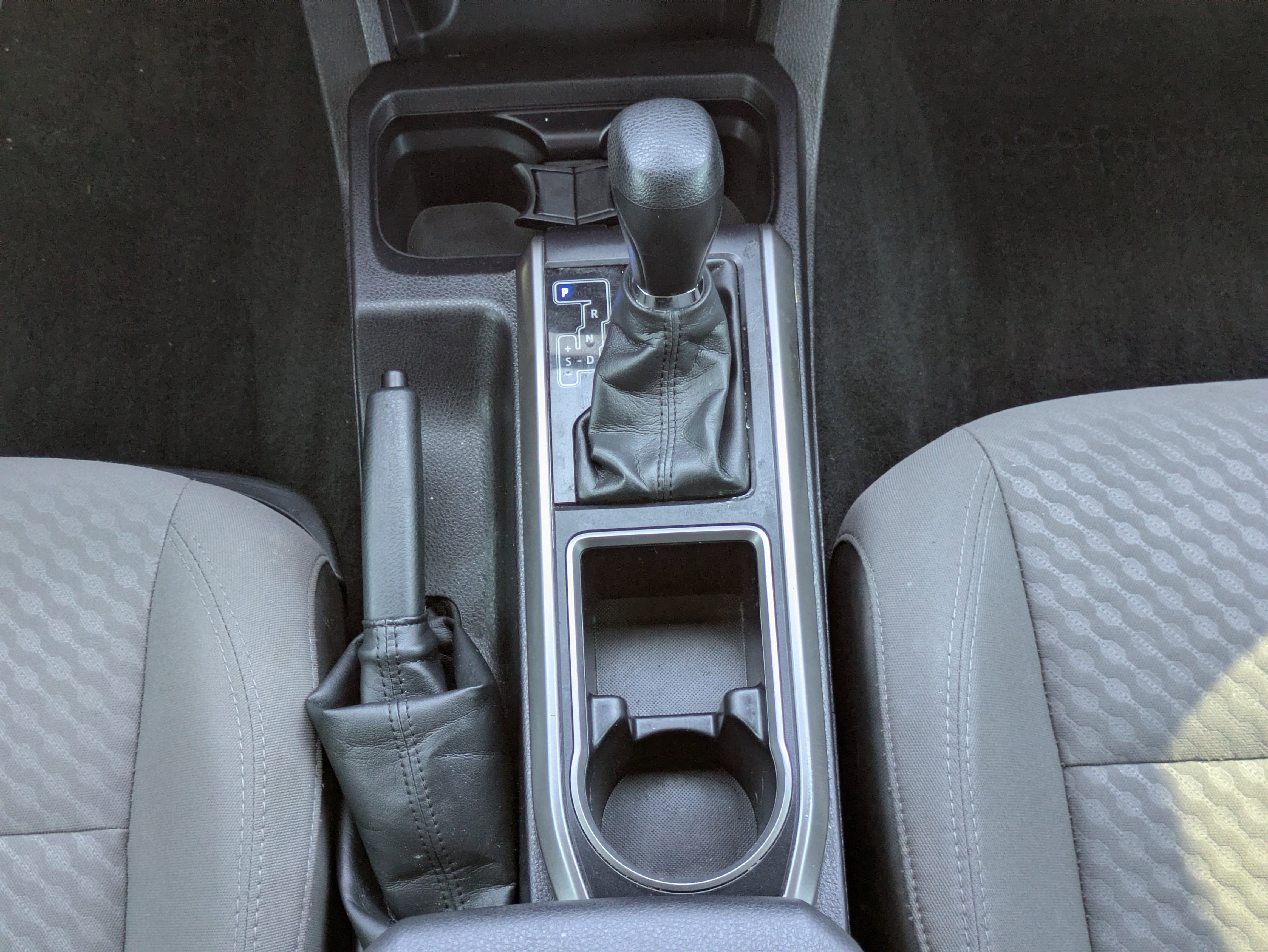 Used 2022 Toyota Tacoma SR5 w/ Technology Package image 6