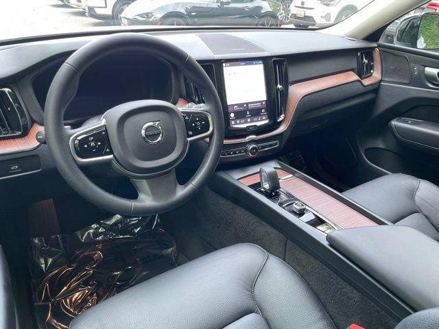 Certified 2024 Volvo XC60 B5 Plus AWD/4WD image 17