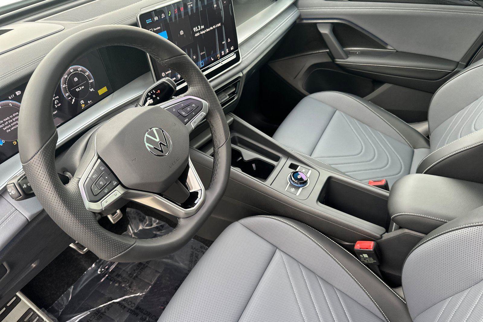 New 2026 Volkswagen Tiguan SE R-Line image 9