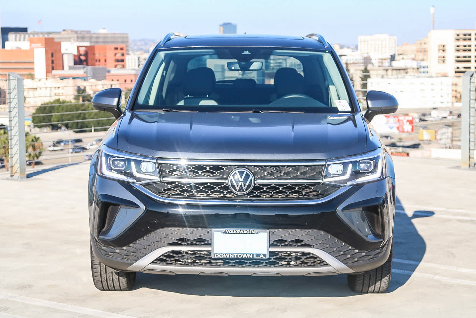 Used 2022 Volkswagen Taos SEL image 2