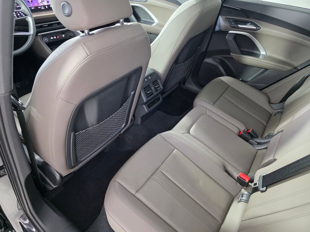 Used 2025 Audi Q5 Premium image 15