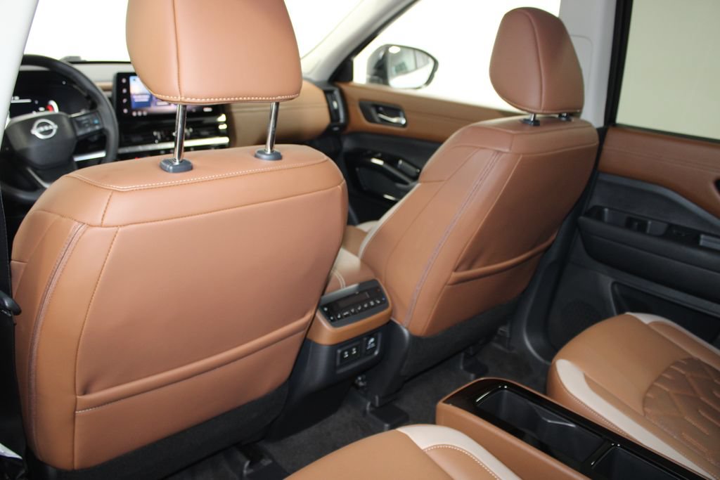 Used 2026 Nissan Pathfinder Platinum AWD/4WD image 27