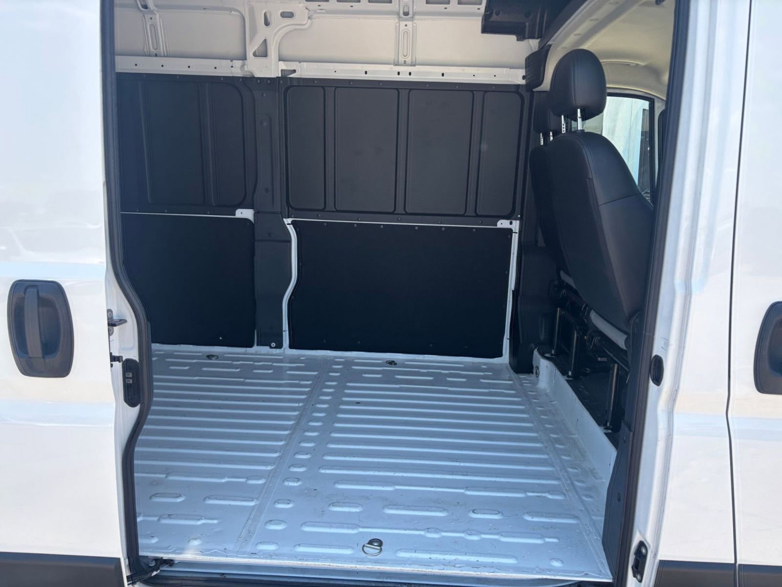Used 2026 RAM ProMaster 2500 w/ Convenience Group FWD image 23