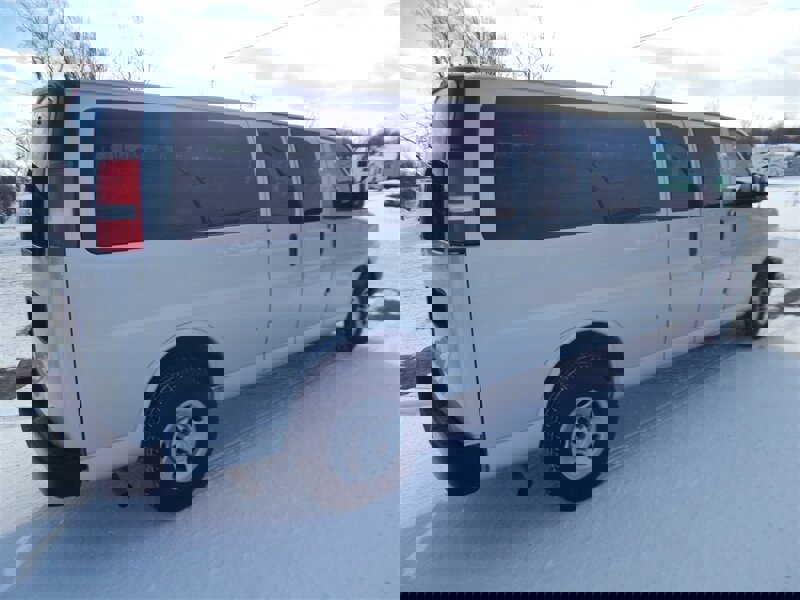 Used 2019 Chevrolet Express 3500 LS image 7