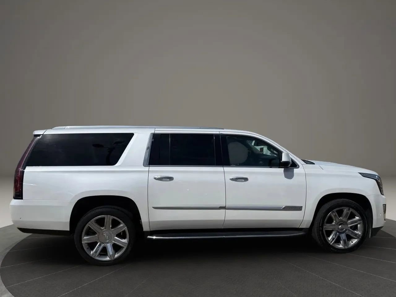Used 2019 Cadillac Escalade ESV Premium Luxury AWD/4WD image 10