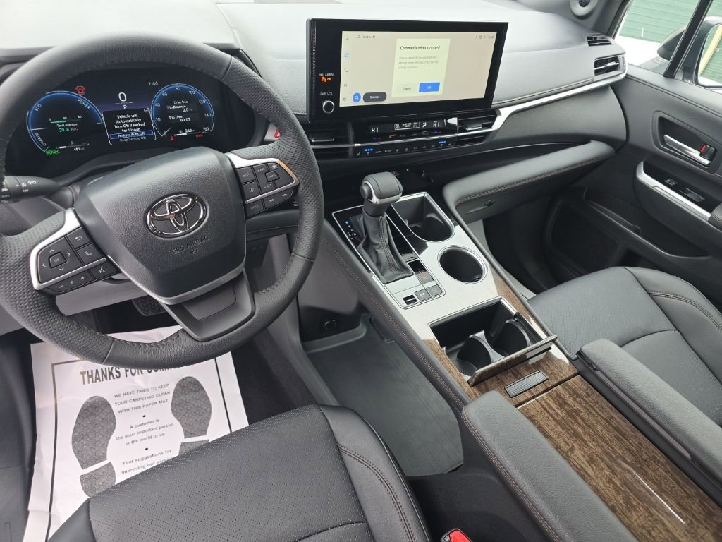 Certified 2025 Toyota Sienna Platinum image 20