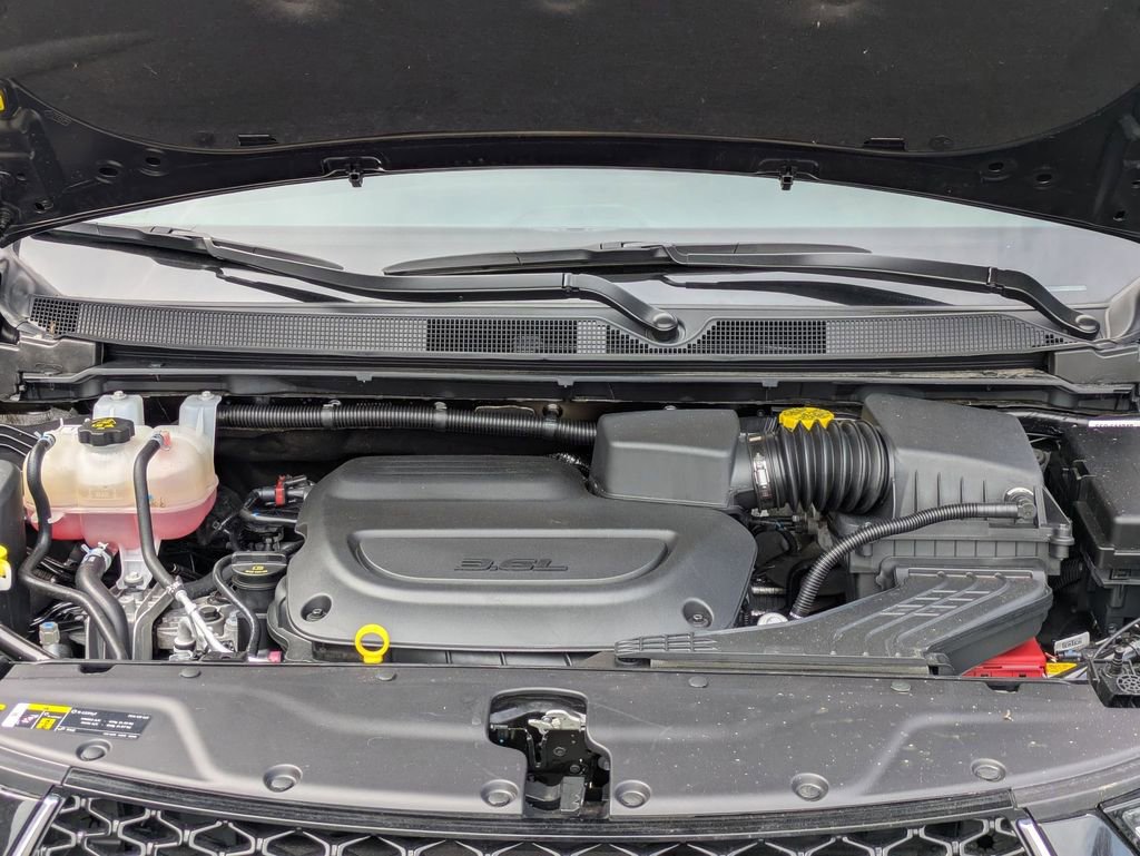 Used 2025 Chrysler Pacifica Select image 32