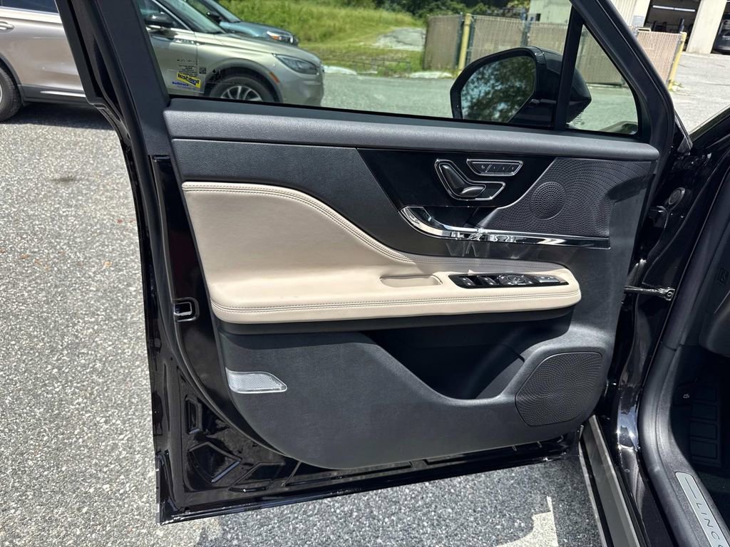 New 2025 Lincoln Corsair FWD w/ Equipment Group 101A image 18