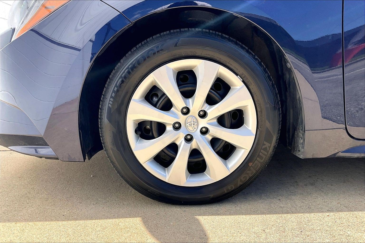 Used 2025 Toyota Corolla LE FWD image 11
