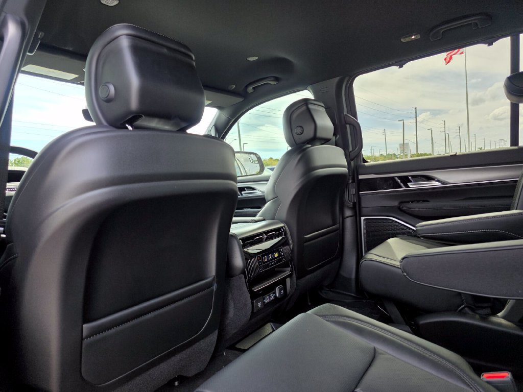 New 2026 Jeep Grand Wagoneer Limited w/ Convenience Group I AWD/4WD image 11