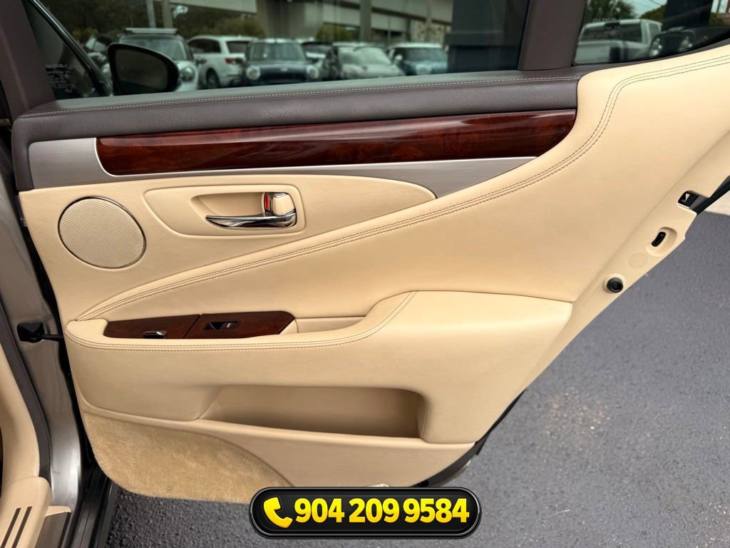Used 2016 Lexus LS 460 w/ Comfort Package RWD image 29