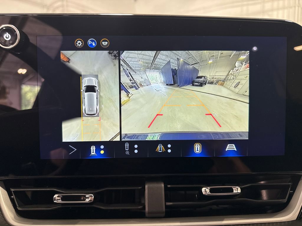 New 2026 Chevrolet Equinox LT w/ Safety and Technology Package FWD image 17