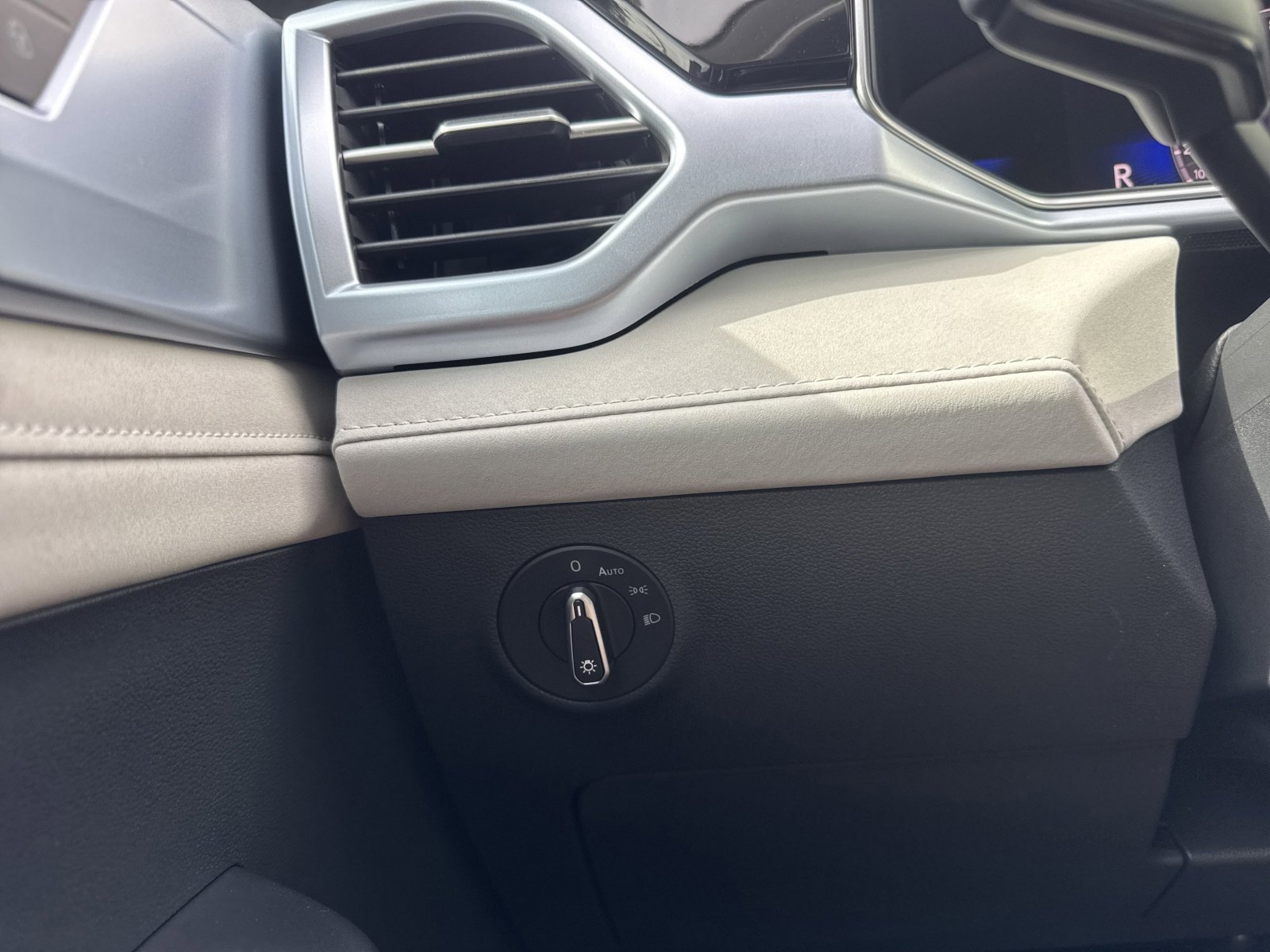 New 2026 Volkswagen Taos SE image 28