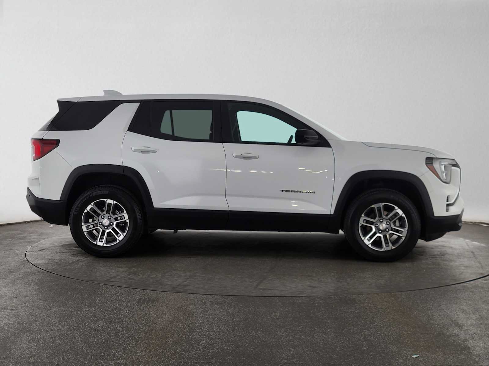 Used 2026 GMC Terrain Elevation w/ Technology Package II AWD/4WD image 2