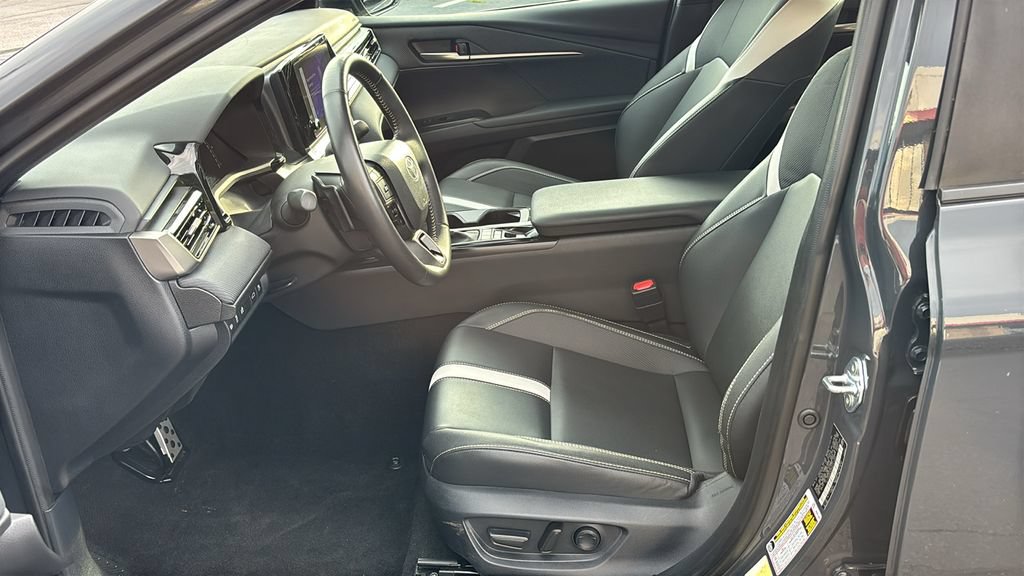 Used 2025 Toyota Camry SE FWD image 21