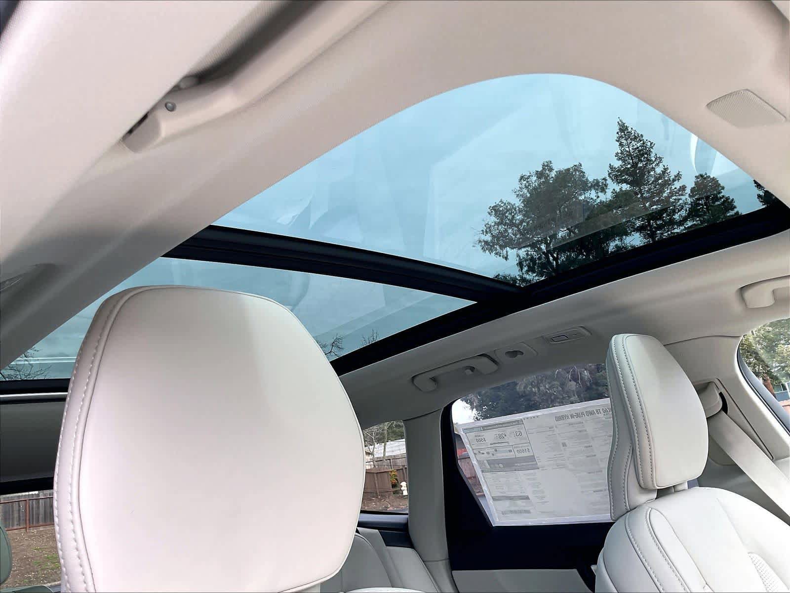New 2026 Volvo XC60 T8 Ultra w/ Protection Package Premier AWD/4WD image 29
