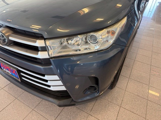 Used 2017 Toyota Highlander LE w/ Carpet Mat Package FWD image 10