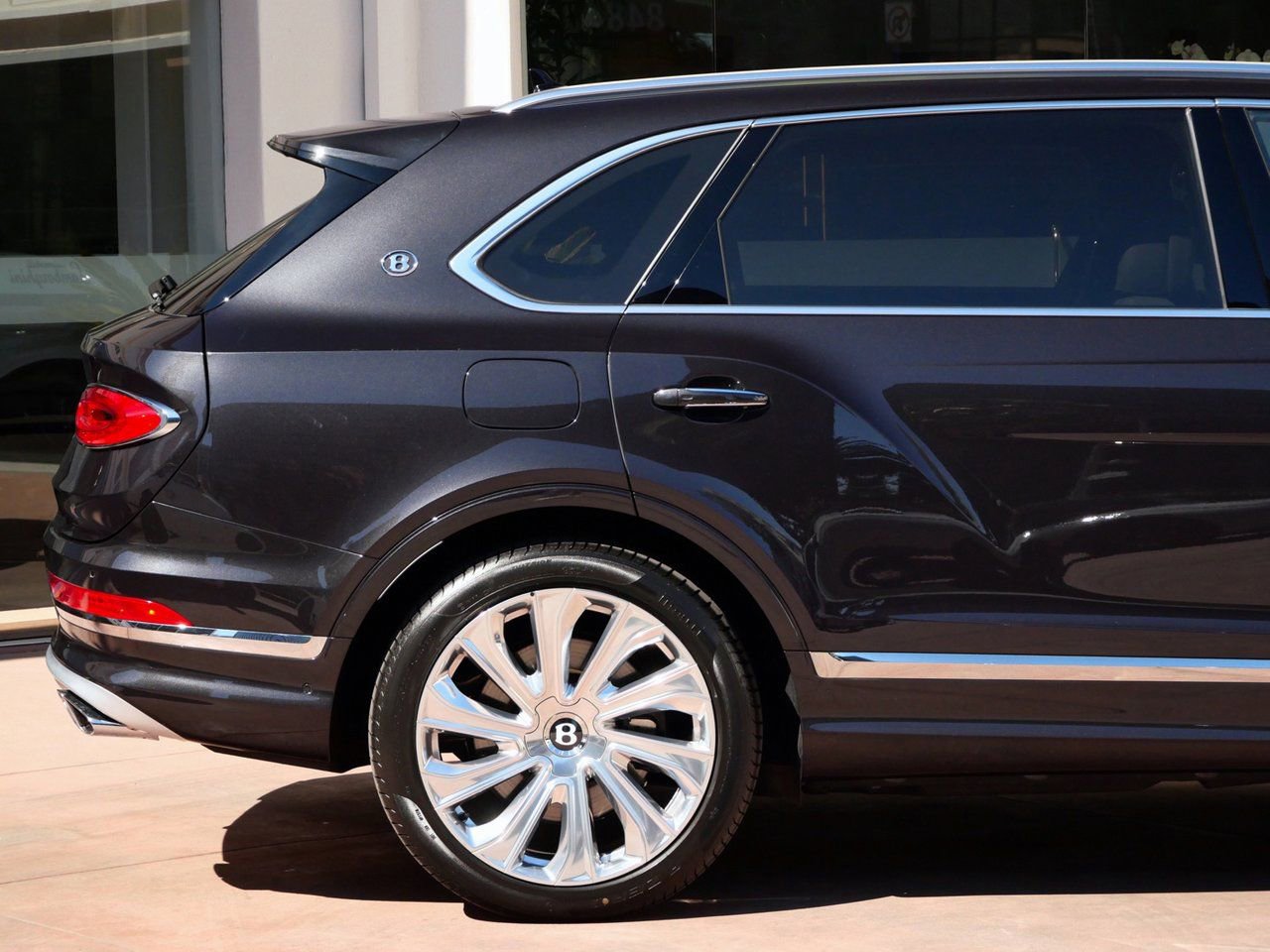 Used 2025 Bentley Bentayga Extended Wheelbase image 10