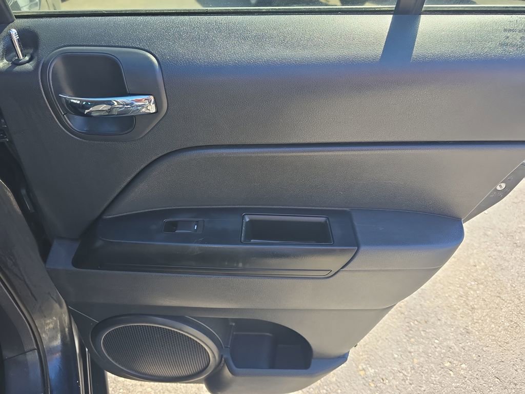 Used 2016 Jeep Patriot High Altitude FWD image 13