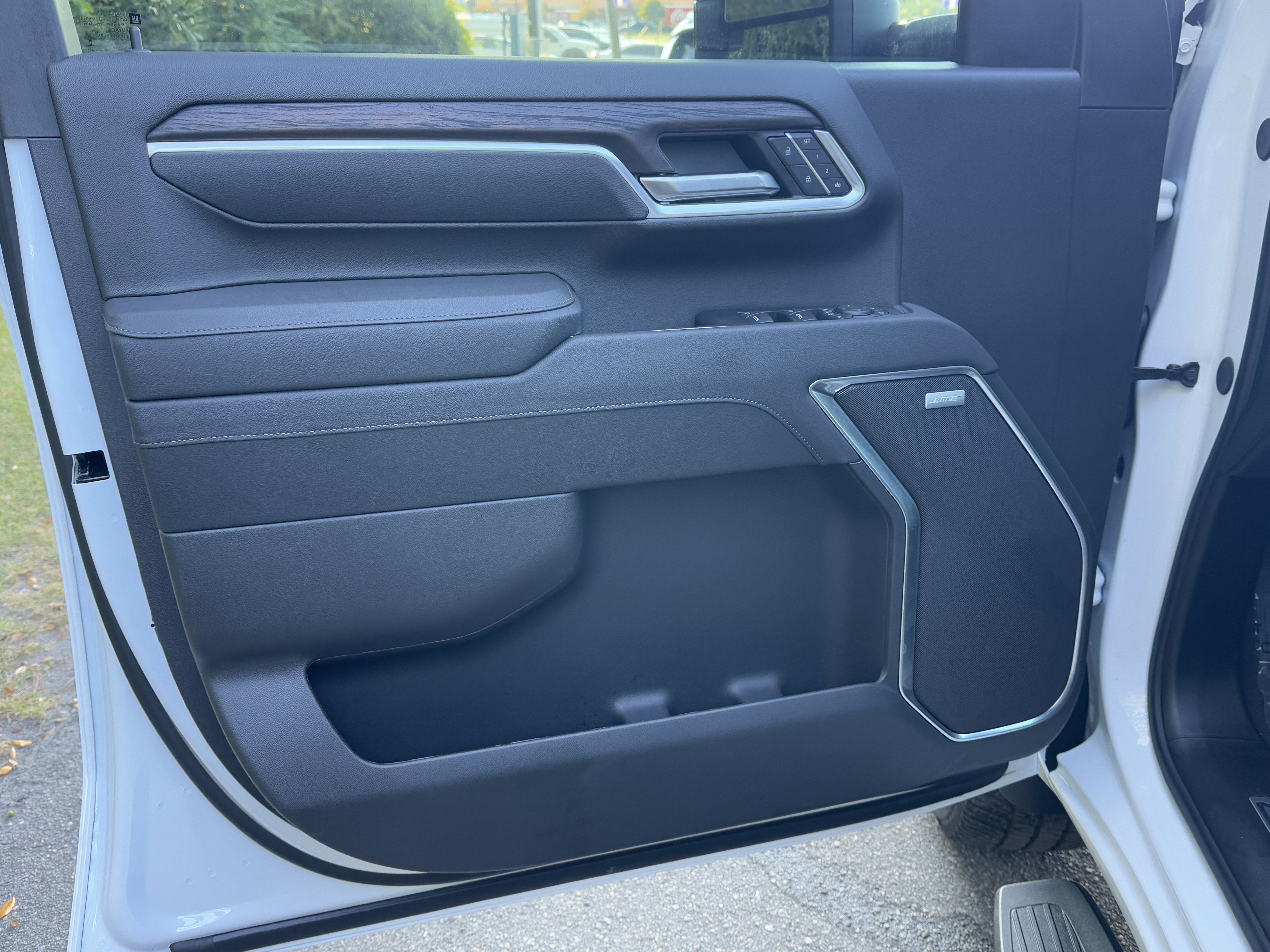 New 2026 GMC Sierra 2500 SLT w/ SLT Premium Package image 11
