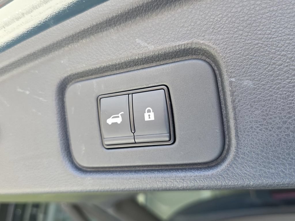 Used 2023 Nissan Pathfinder Platinum FWD image 16