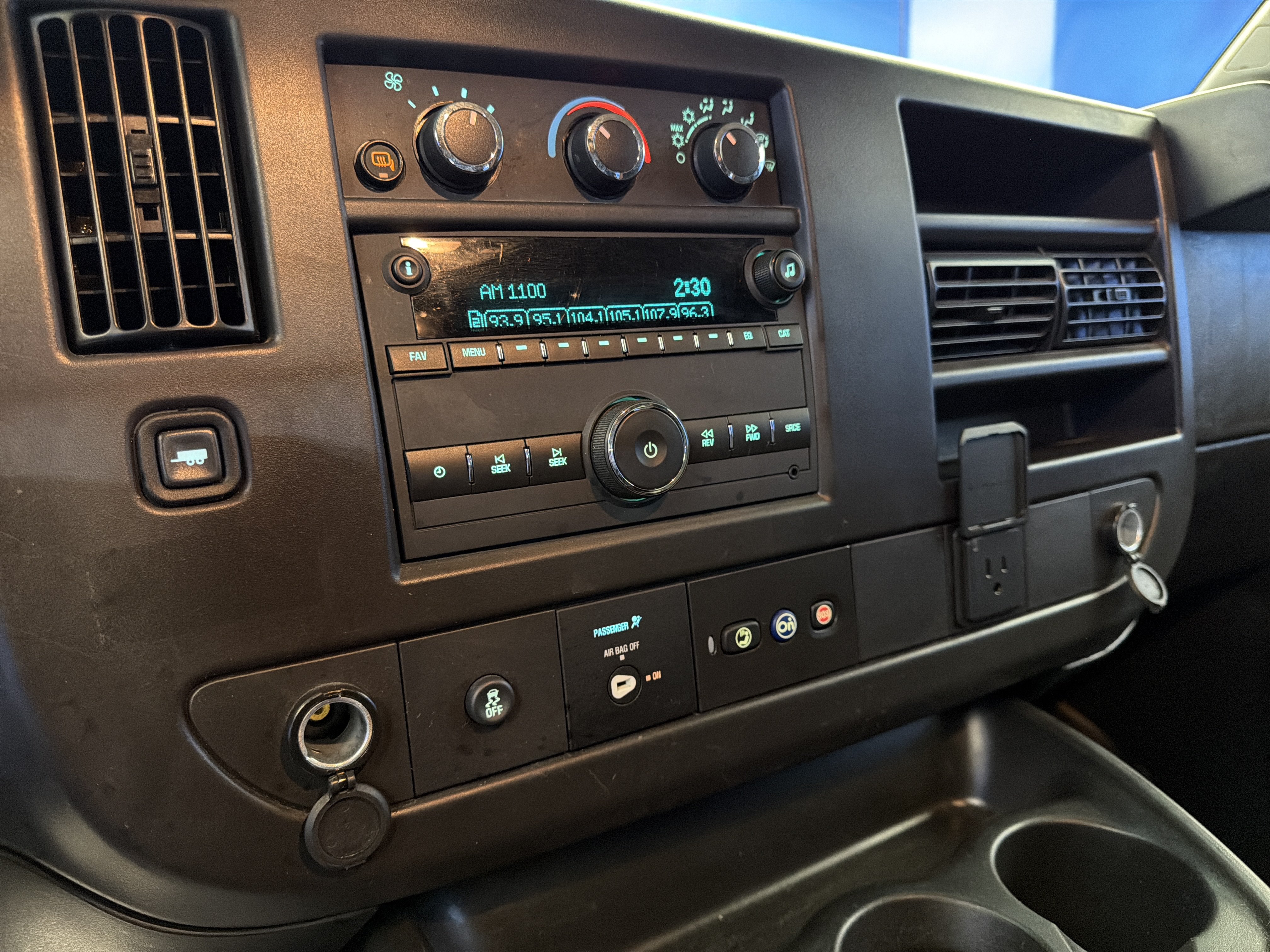 Used 2024 Chevrolet Express 2500 w/ Driver Convenience Package RWD image 20