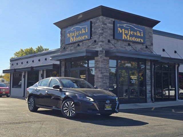 Used 2024 Nissan Altima 2.5 SV