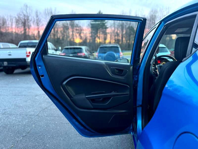 Used 2012 Ford Fiesta SE image 11