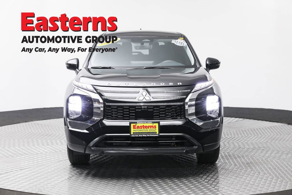 Used 2025 Mitsubishi Outlander ES image 2